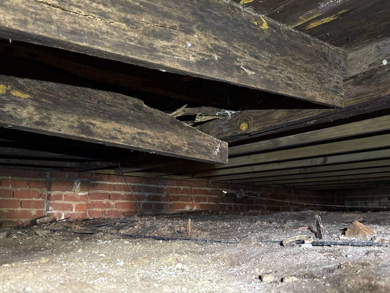 Floor Cracks diagnosed by HydroHelp911