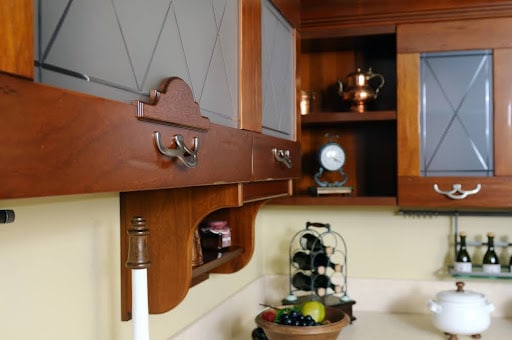 Early warning signs of detached cabinets on a Carolinas home