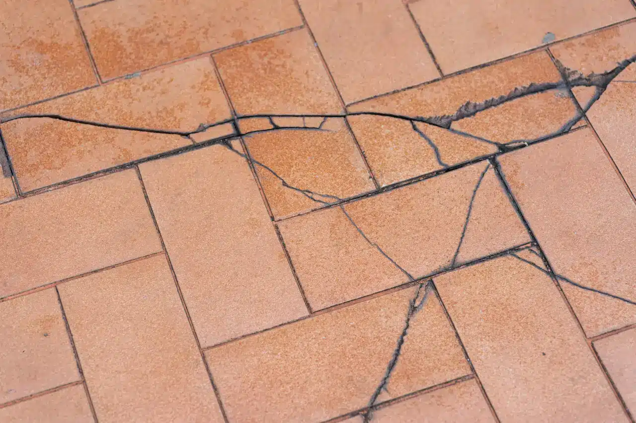 Cracks in Floor Tiles and Grout diagnosed by HydroHelp911