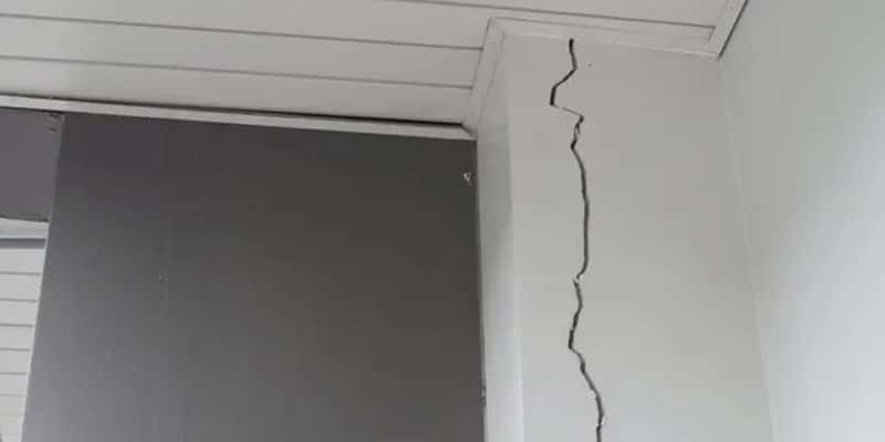 Early warning signs of sinking foundation on a Carolinas home