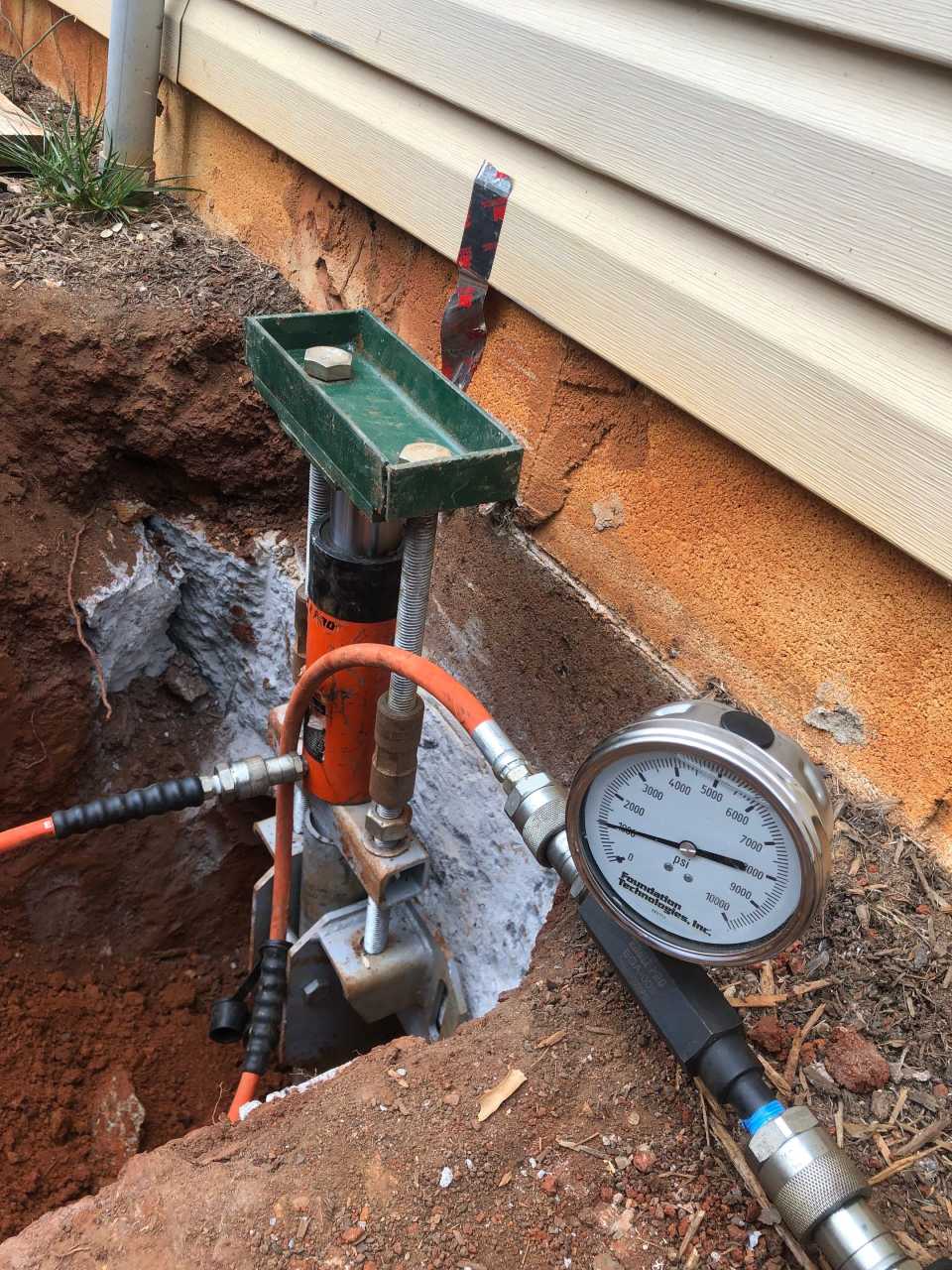 Early warning signs of drywall cracks on a Carolinas home